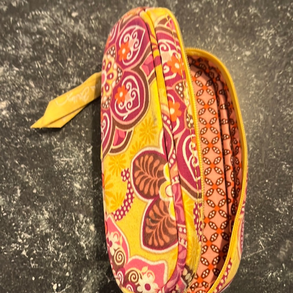 Vera Bradley soft side eyeglass case. Retired pattern. Minimum/no visible wear.